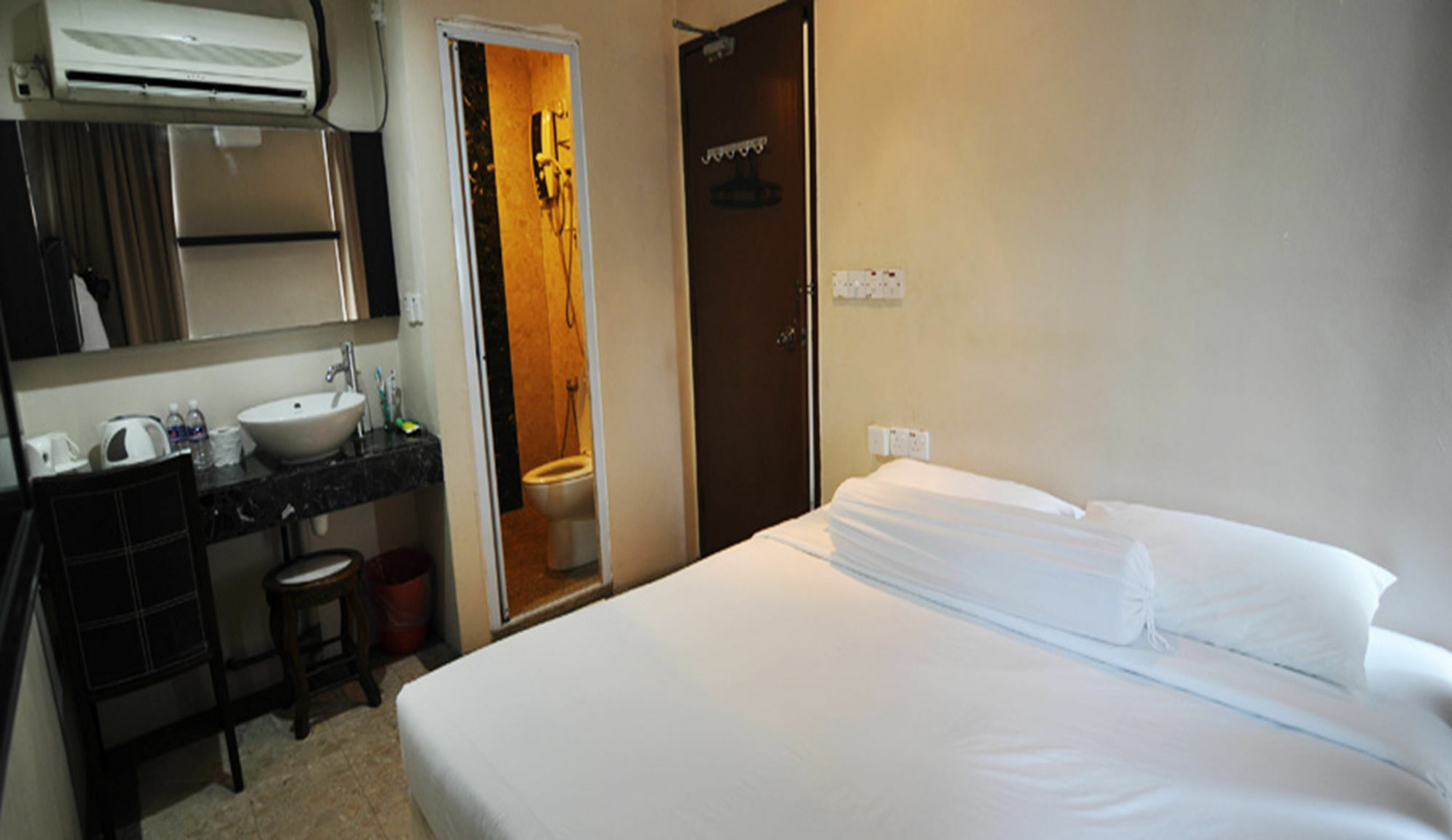 Simpang Ampat  Hotel Zamburger Sungai Bakap المظهر الخارجي الصورة